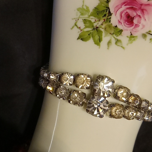 Vintage Bundle of Beautiful bracelets - Picture 2 of 7